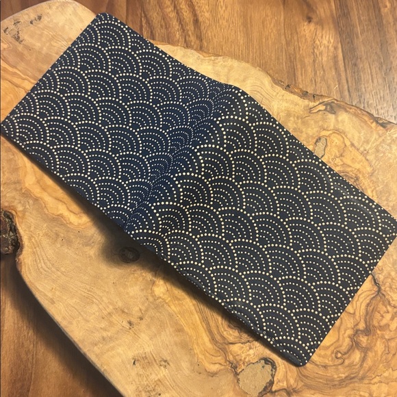 INDENYA Men's Wallet with Kimono Wave Pattern, White on Black - Picture 4 of 7